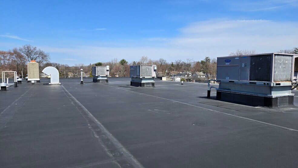 More Photos Of 75 Armour Pl, Dumont Manufacturing For Sale