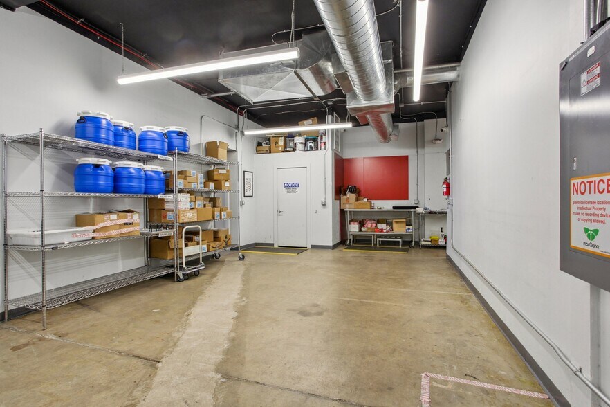 More Photos Of 963 Federal Blvd, Denver Storefront For Lease