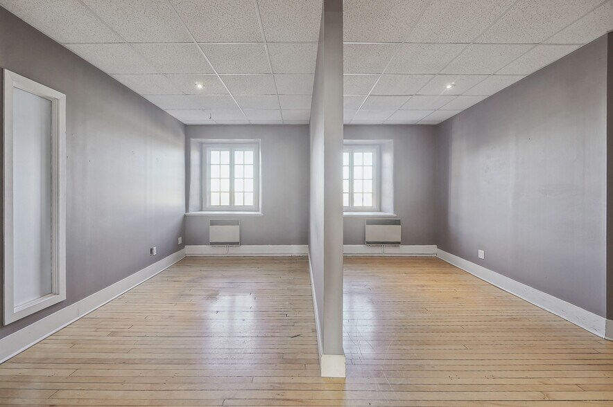 More Photos Of 32 Rue Saint-Charles, Longueuil Loft Creative Space For Lease