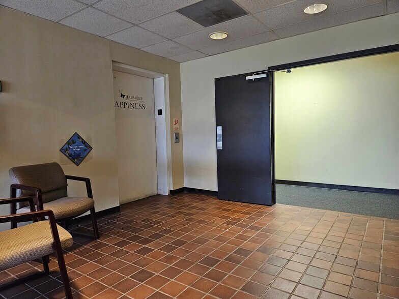More Photos Of 19150 S Kedzie Ave, Flossmoor Office For Lease