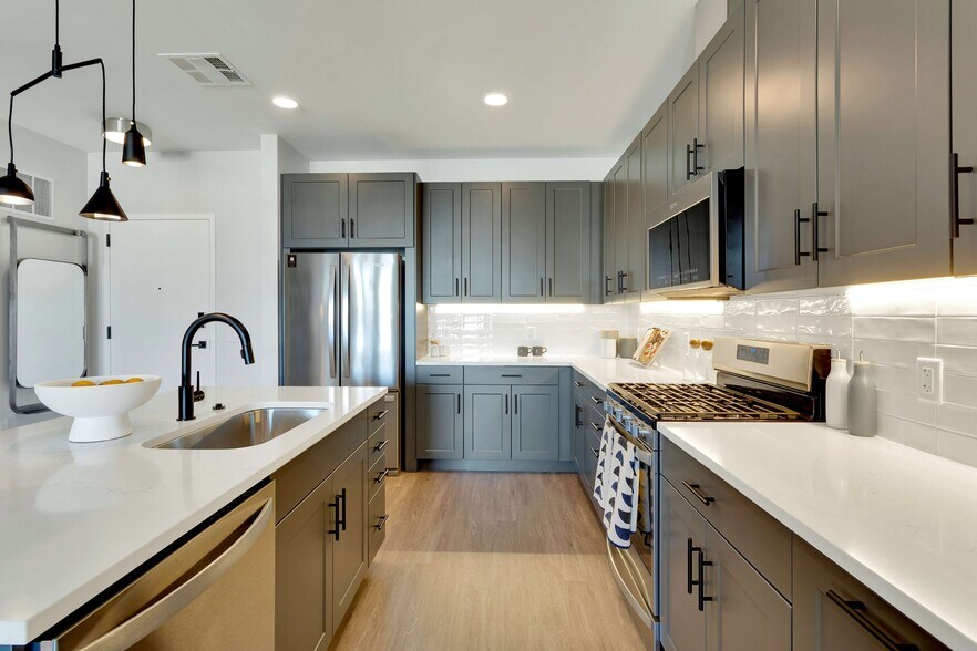 More Photos Of 1840 Market St, Denver Apartments For Lease