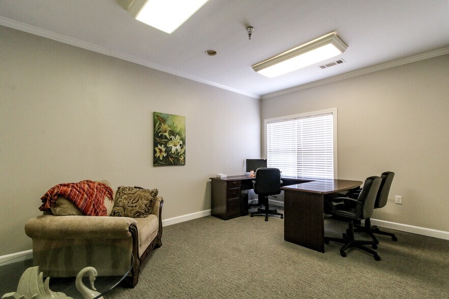 More Photos Of 3459 Acworth Due West Rd, Acworth Office For Sale