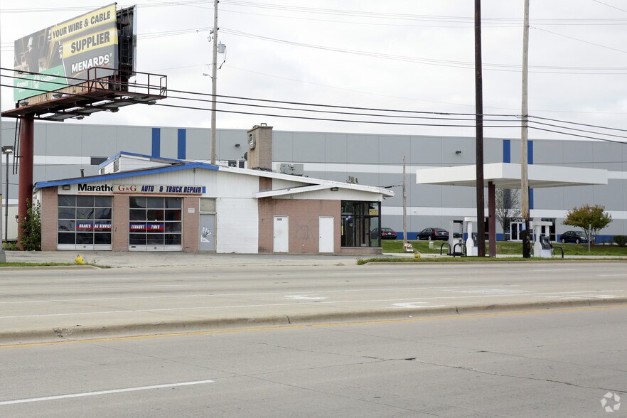 Primary Photo Of 2800 E Higgins Rd, Elk Grove Village Service Station For Sale