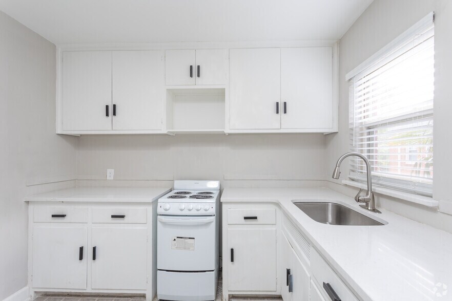 More Photos Of 1107-1117 W Rowan St, Fayetteville Apartments For Sale