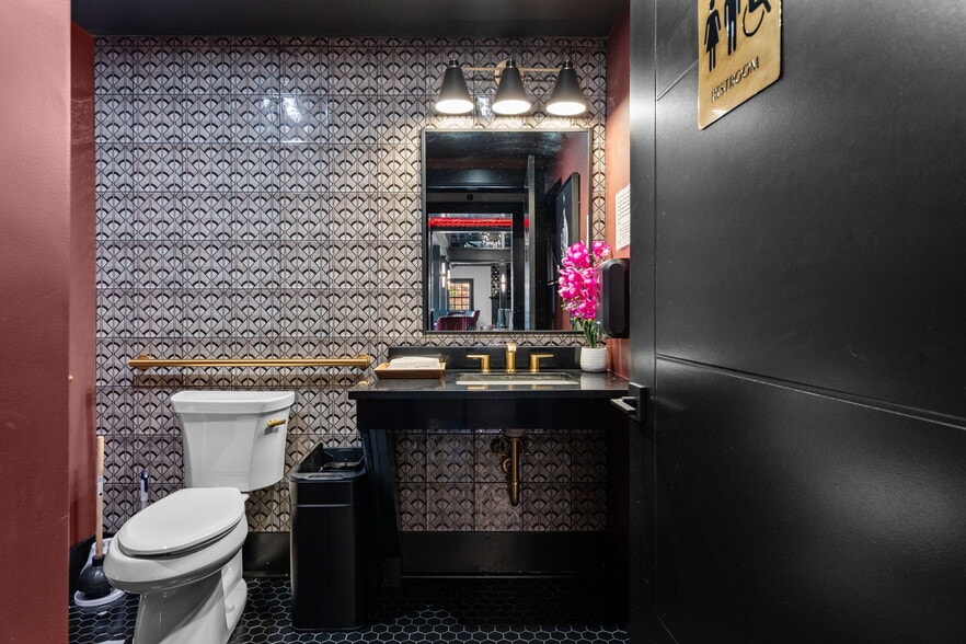 More Photos Of 38 Chinquapin Rd, Pinehurst Restaurant For Sale