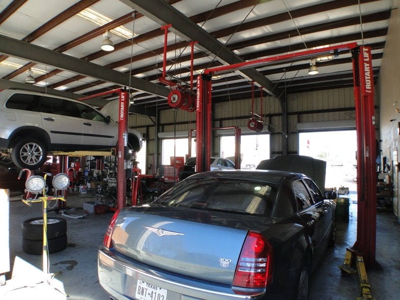 More Photos Of 11239 Veterans Memorial Dr, Houston Auto Repair For Sale