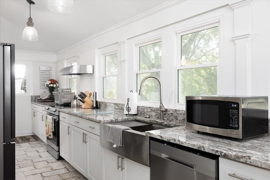 More Photos Of 667 Hustle Rd, Hustle Winery Vineyard For Sale