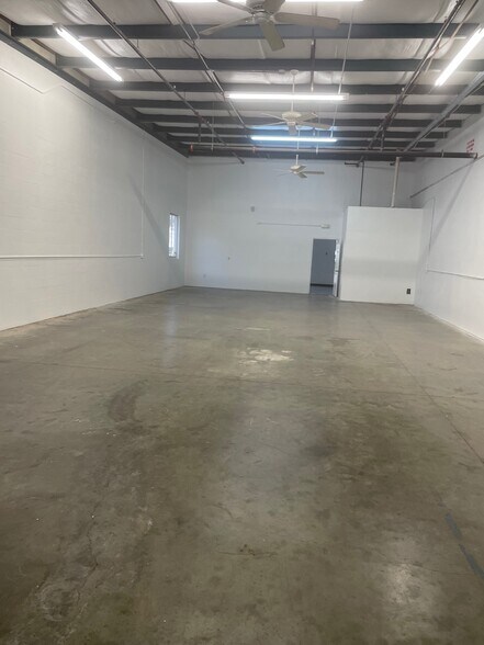 More Photos Of 28771 S Diesel Dr, Bonita Springs Warehouse For Lease