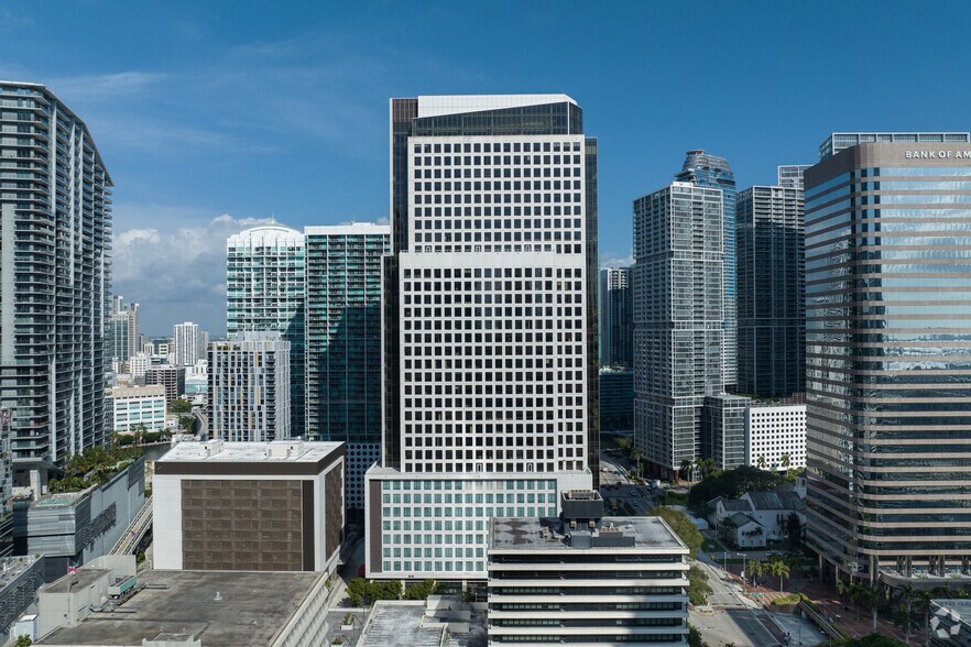More Photos Of 600 Brickell Ave, Miami Office For Sale