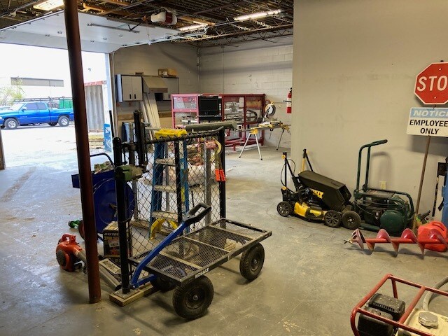 More Photos Of 900 Creekside Rd, Chattanooga Light Distribution For Sale