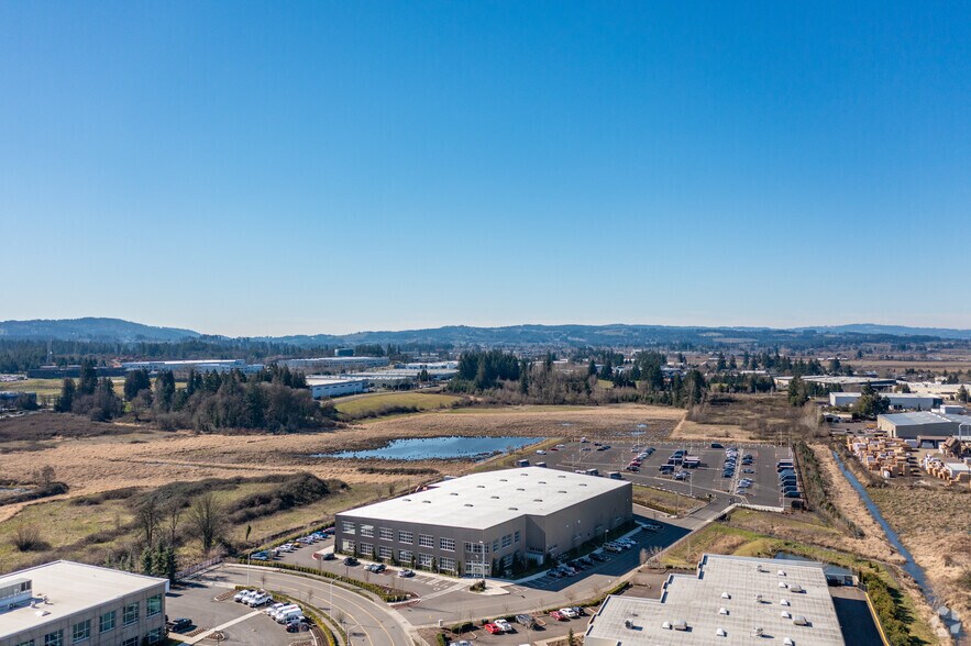 More Photos Of 11501 SW Amu St, Tualatin Manufacturing For Sale