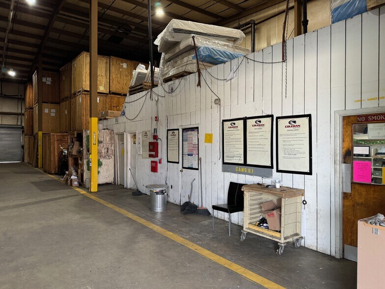 More Photos Of 126 Booker St, Warner Robins Warehouse For Sale