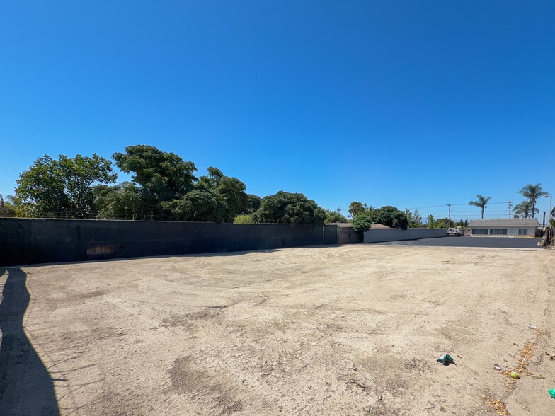 More Photos Of 10051 Mission Blvd, Jurupa Valley Contractor Storage Yard For Lease