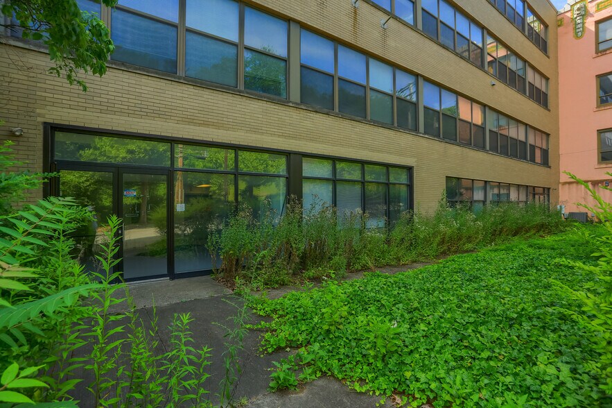 More Photos Of 664 Linden Ave, East Pittsburgh Flex For Sale