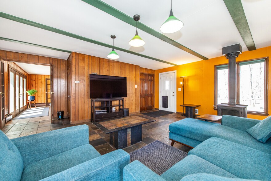 More Photos Of 8 Stonehedge Ln, Byram Township Veterinarian Kennel For Sale