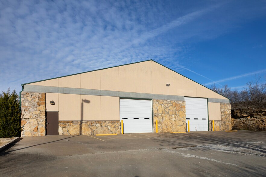 More Photos Of 19605 E 40 Hwy, Independence Warehouse For Sale