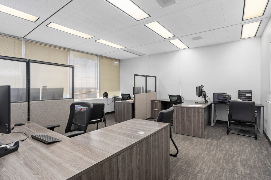 More Photos Of 500 W 7th St, Fort Worth Office For Sale