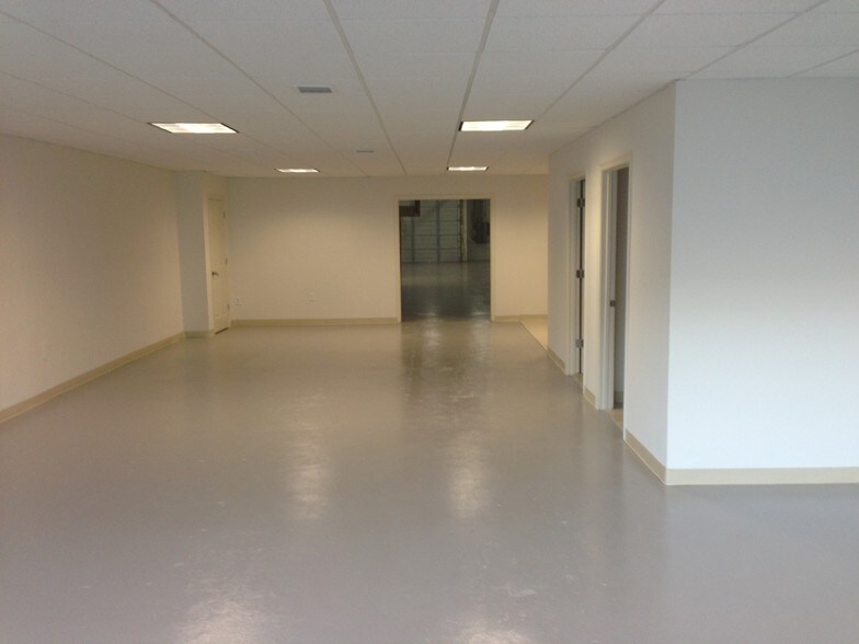 More Photos Of 16021 Industrial Dr, Gaithersburg Flex For Lease