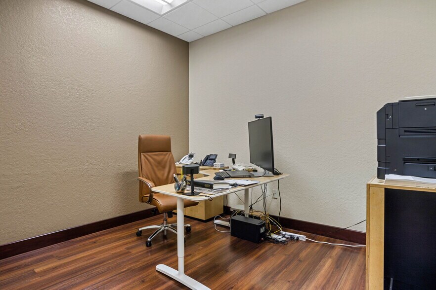 More Photos Of 8810 Commodity Cir, Orlando Showroom For Lease