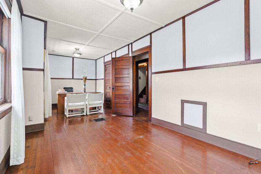 More Photos Of 15522 Madison Ave, Lakewood General Retail For Sale