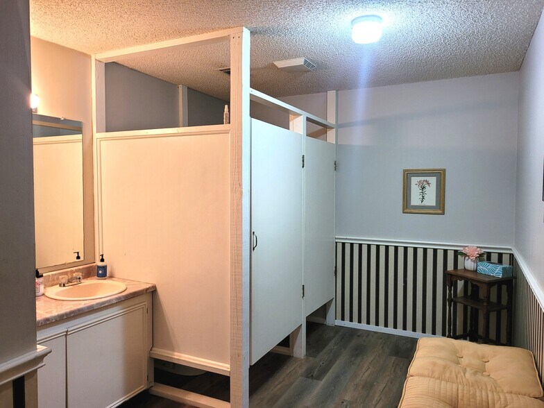 More Photos Of 1245 19th St NW, Paris Specialty For Sale