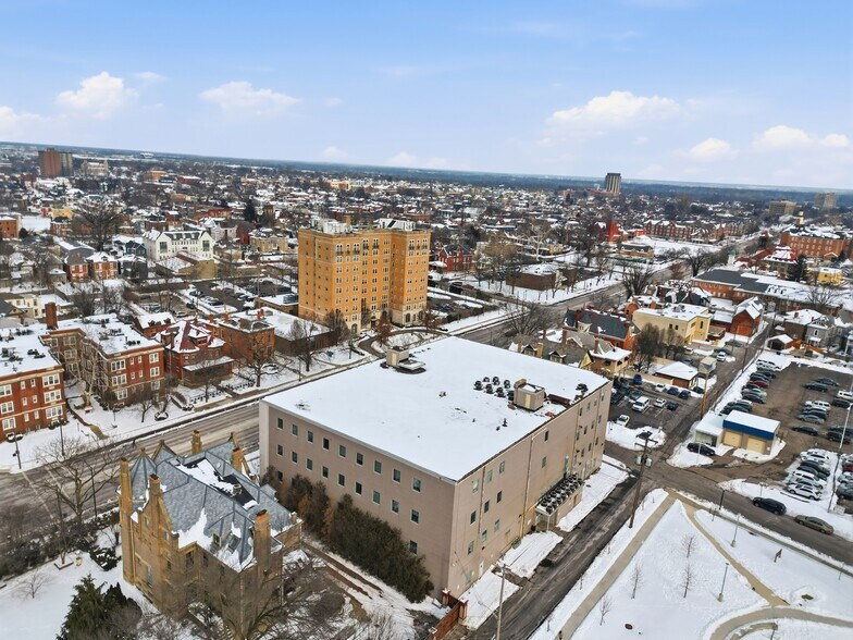 More Photos Of 899 E Broad St, Columbus Medical For Lease