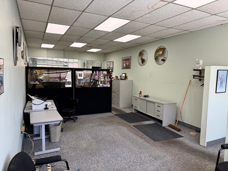 More Photos Of 195-201 S Wellwood Ave, Lindenhurst Storefront For Lease