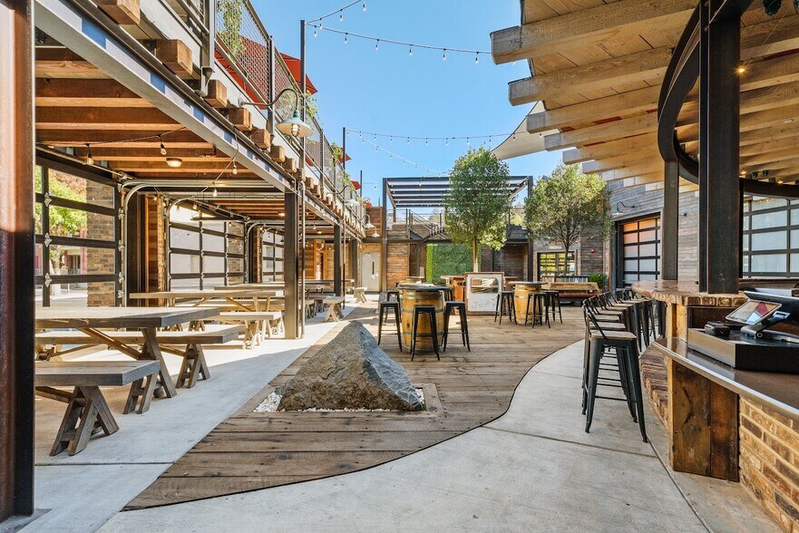 More Photos Of 208 S Green St, Sonora Restaurant For Sale