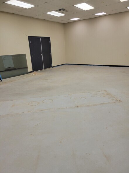 More Photos Of 5510 N Highway 81, Enid Warehouse For Lease