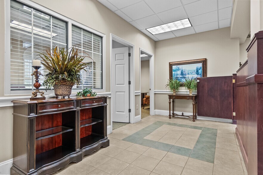 More Photos Of 239 Cedric St, Leesburg Office For Sale