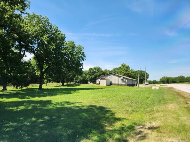 More Photos Of 23350 W HWY 16 Hwy, Bristow Freestanding For Sale