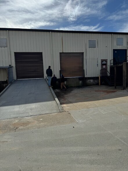 More Photos Of 399 Lively Ave, Norcross Warehouse For Lease