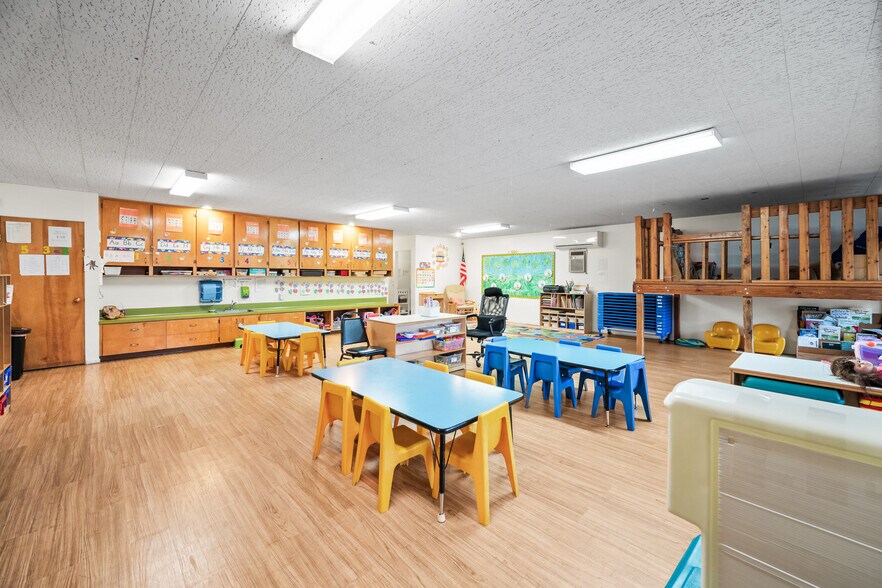 More Photos Of 12975 SW Grant St, Tigard Daycare Center For Sale