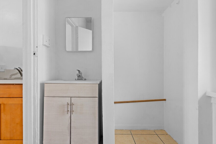 More Photos Of 1125 Hassinger St, Honolulu Apartments For Sale