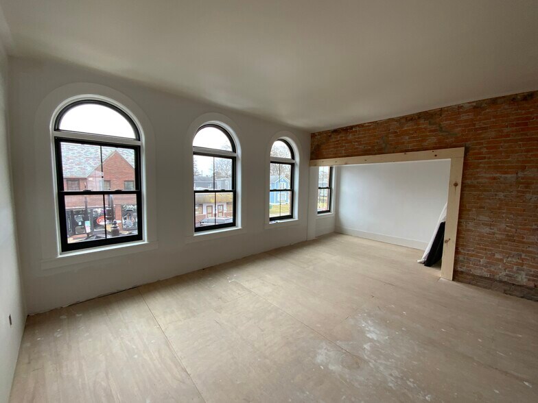 More Photos Of 125-129 W Wayne St, Maumee Office For Lease