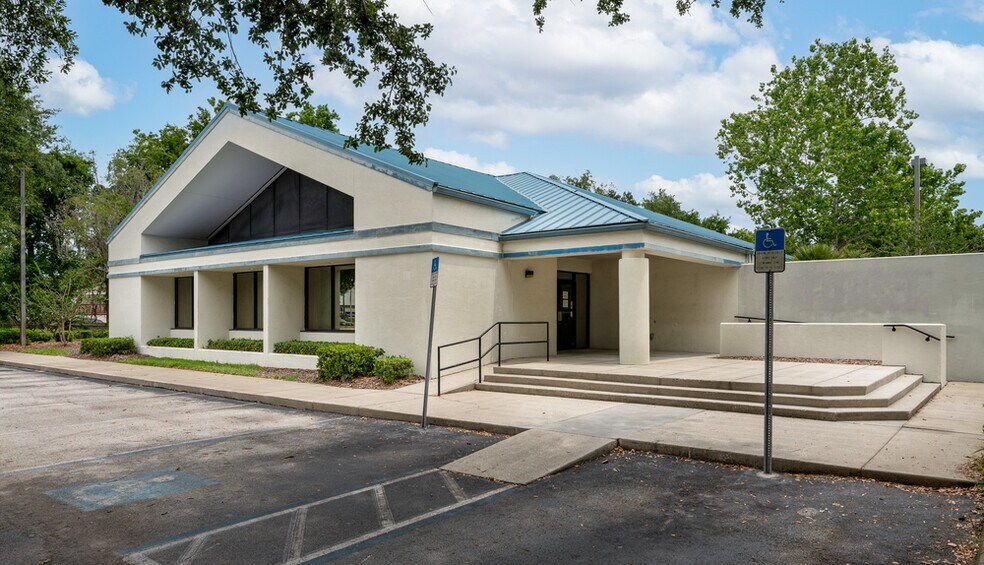 More Photos Of 201 S Nova Rd, Ormond Beach Bank For Lease