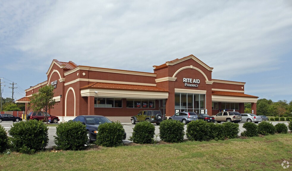 More Photos Of 2460 George Washington Memorial Hwy, Hayes Drugstore For Lease