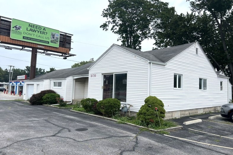 More Photos Of 2112-2138 N Reynolds Rd, Toledo Freestanding For Sale