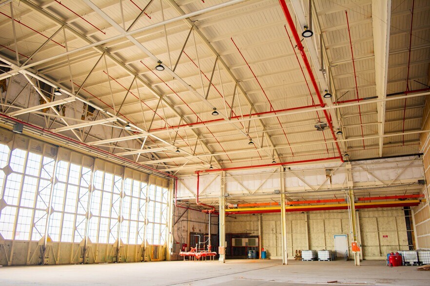 More Photos Of 4917 Bailey Loop, Mcclellan Airplane Hangar For Lease