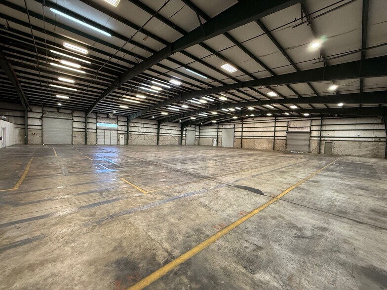 More Photos Of 7835 Ellis Rd, West Melbourne Service For Lease