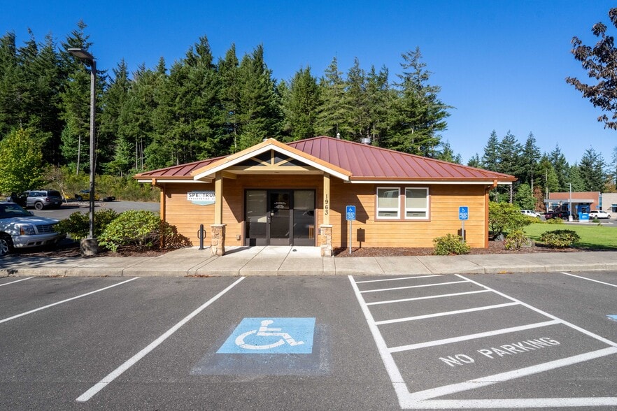 More Photos Of 1963 Thompson Rd, Coos Bay Hospital For Lease