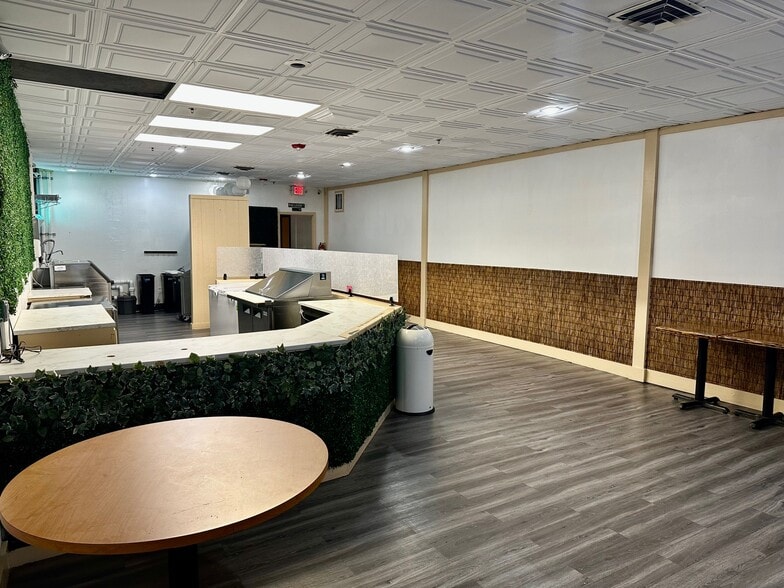 More Photos Of 211 E Court St, Seguin Storefront Retail Office For Lease