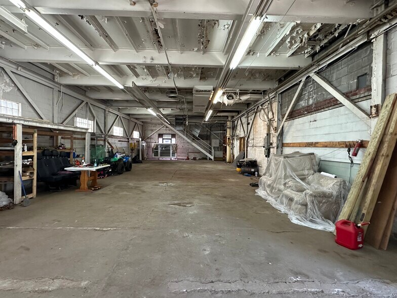 More Photos Of 733-759 Memorial Ave, West Springfield Showroom For Sale