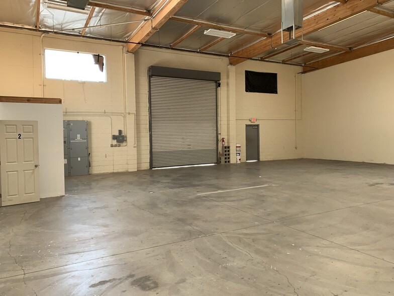 More Photos Of 9641 Owensmouth Ave, Chatsworth Warehouse For Lease
