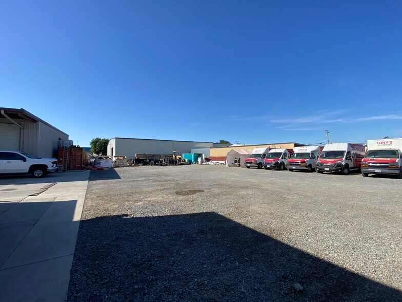 More Photos Of 1236 Woodland Ave, Modesto Warehouse For Lease