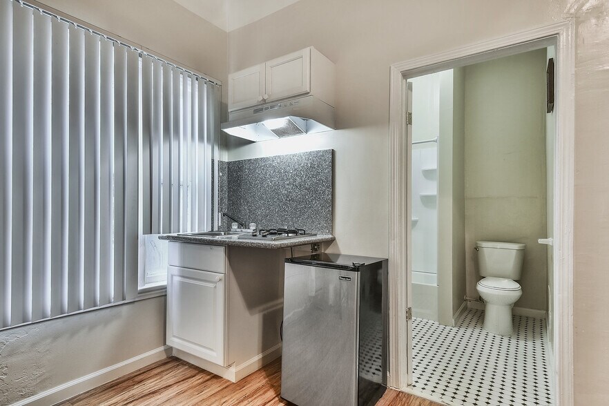 More Photos Of 721-729 S Alvarado St, Los Angeles Apartments For Lease