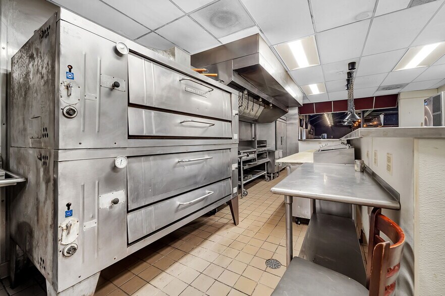 More Photos Of 905 Theodore St, Crest Hill Restaurant For Sale