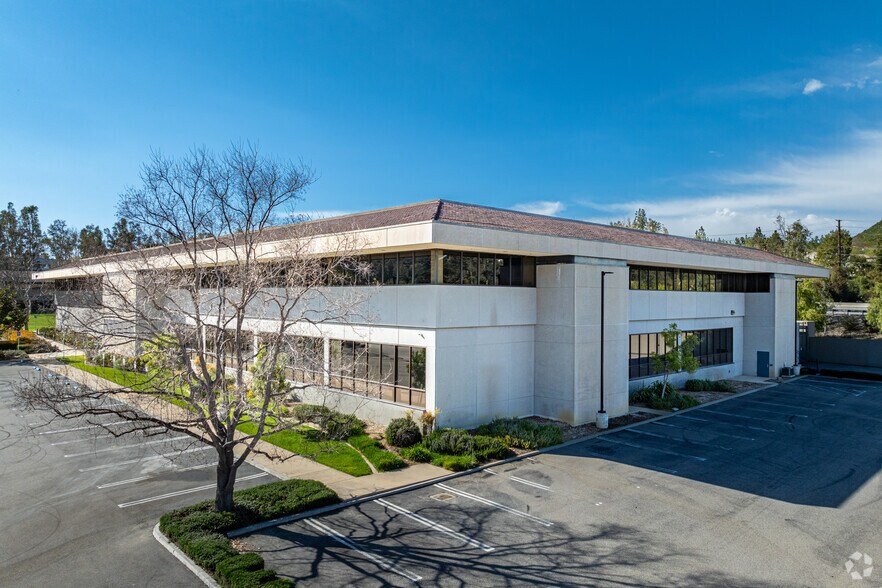 More Photos Of 29701 Agoura Rd, Agoura Hills Light Manufacturing For Lease