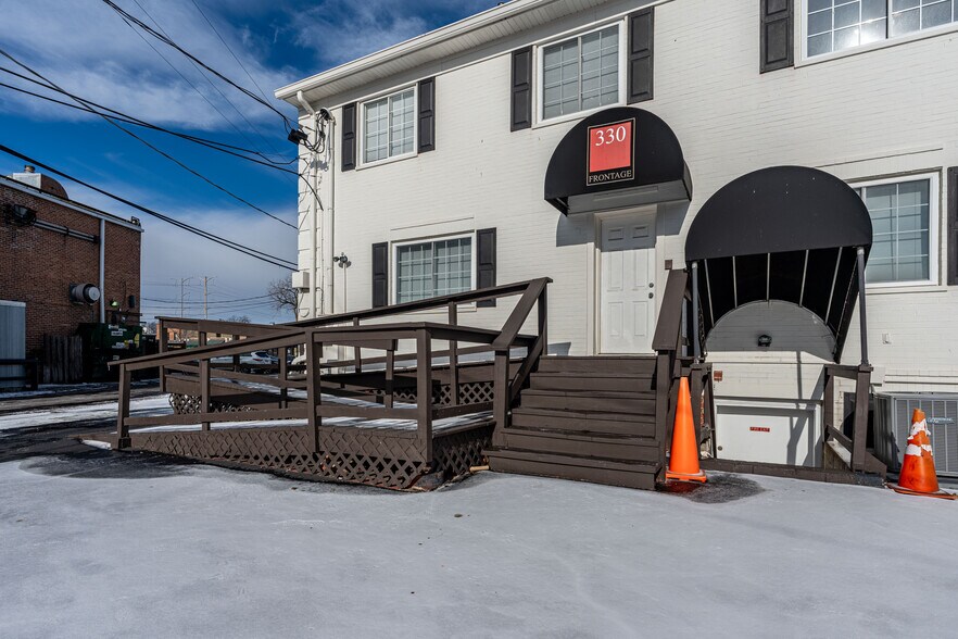 More Photos Of 330 W Frontage Rd, Northfield Medical For Lease