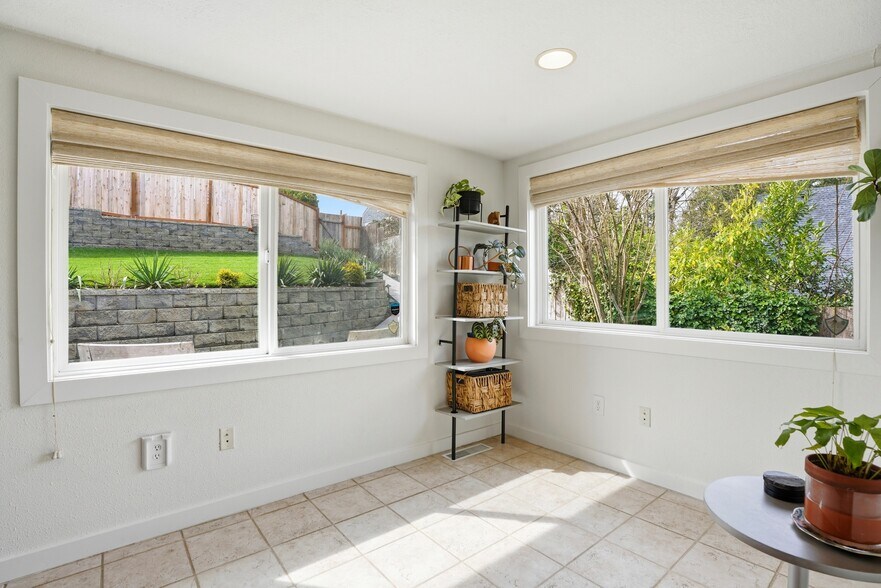 More Photos Of 1314 7th St, Oregon City Flex For Sale